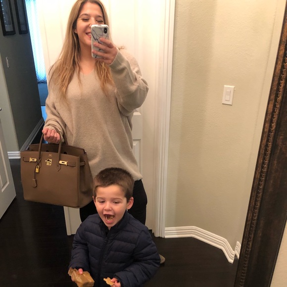 Meet your Posher, Nicole - Picture 3 of 5